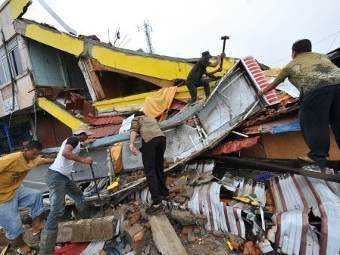 На востоке Индонезии произошло сильное землетрясение