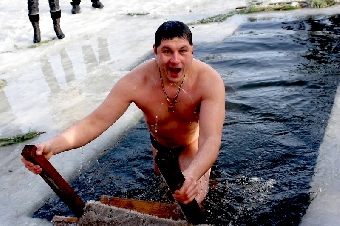 У крещенских прорубей в Минске будут дежурить профессиональные моржи