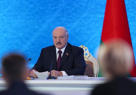 Лукашенко заявил, что не будет передавать власть по наследству
