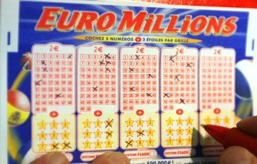 Два британца выиграли в лотерею $95 миллионов