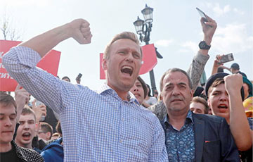 Навальный получил 30 суток за акцию «Он нам не царь»