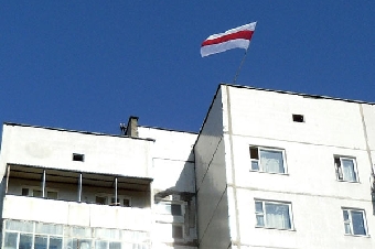 Бело-красно-белый флаг над Витебском (Фото)