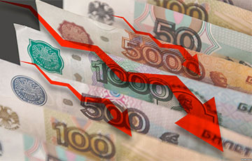 Российский рубль упал до 2-недельного минимума вслед за нефтью