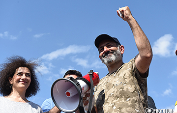 Три из четырех партий в парламенте Армении поддержат Никола Пашиняна
