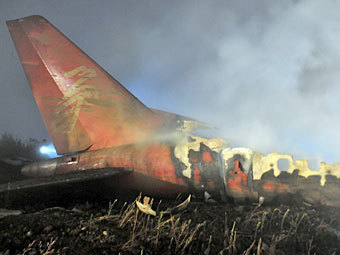Пилот разбившегося в Китае самолета сбежал с места катастрофы