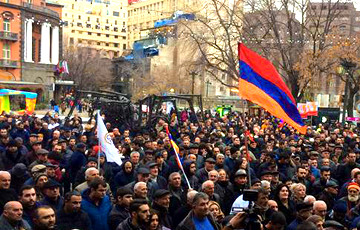 В Ереване оппозиция вышла на протест с требованием отставки Пашиняна