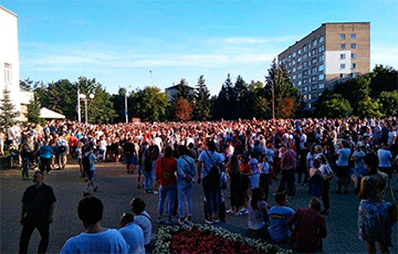 Белорусы со всех сторон стекаются в Киевский сквер