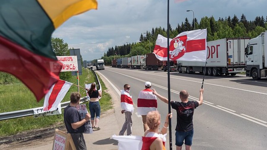 На пункте пропуска «Мядининкай» произошла стычка между дальнобойщиками и белорусской оппозицией