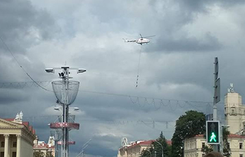 Видеофакт: В небе над Минском замечены шесть вертолетов