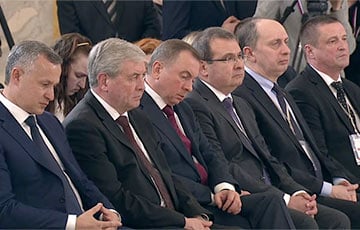 «Чиновники видят в Лукашенко совершенно беспомощную фигуру»