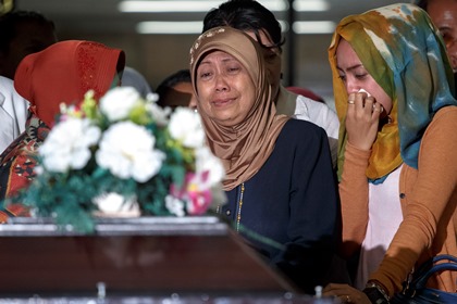Семьям жертв крушения самолета AirAsia выплатят по 100 тысяч долларов