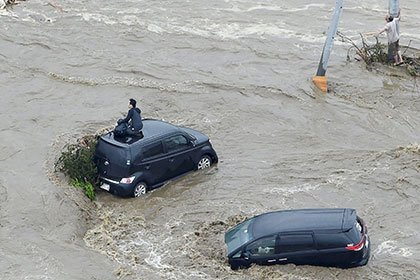 В Японии из-за сильных дождей эвакуированы более 100 тысяч человек