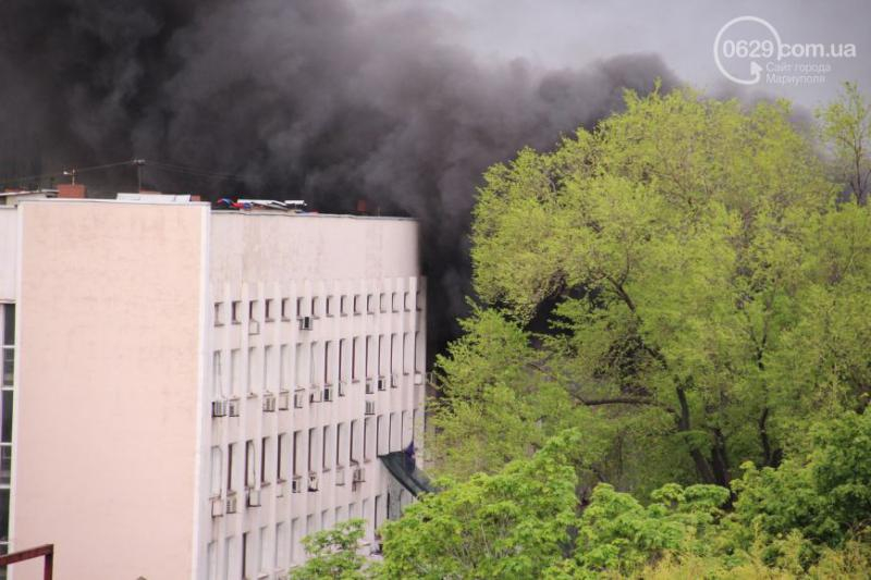 Антитеррористическая операция в Мариуполе: горсовет оцеплен, слышны выстрелы
