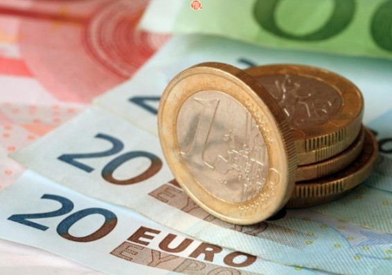 Евро подскочил на 250 рублей