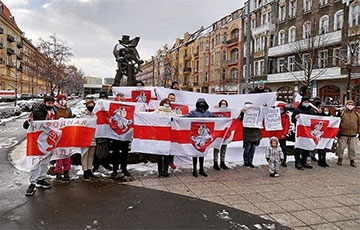 Как белорусская диаспора поддержала протестующих соотечественников
