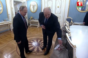 Эйсмонт рассказала о суперэлитных подарках Лукашенко Путину