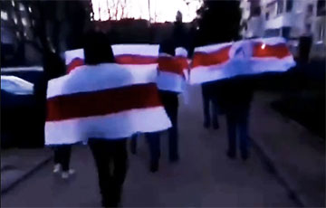 «С твердой уверенностью в победе над режимом»: жители Гродно вышли на марш