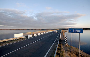 Белорусские военные строят мост через Вилию на границе с Литвой