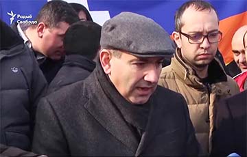 Видеофакт: Белорусскому послу в Ереване скандируют: «Уезжай отсюда!»