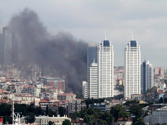 В Стамбуле начался пожар в небоскребе