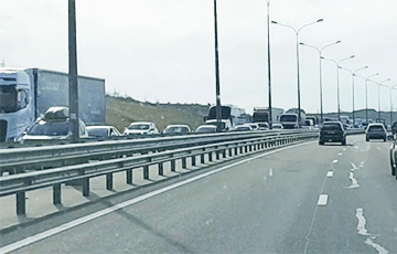СМИ: На Крымском мосту может быть повреждена одна из опор