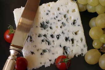 Белорусский сыр с голубой плесенью должен поступить в продажу в I полугодии
