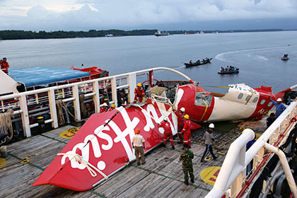 В Индонезии исключили версию падения самолета AirAsia в результате теракта