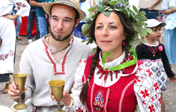 Як праходзіла традыцыйнае беларускае вясельле ў цэнтры Менску