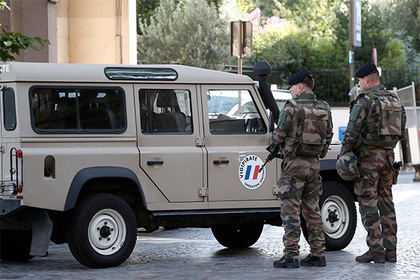 Наезд машины на французских военных назвали спланированным актом