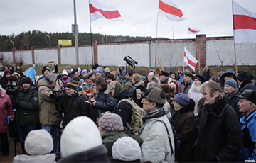 Жители Минска вышли на митинг против строительства возле Куропат