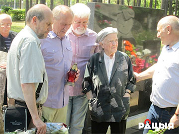 Минчане провели акцию в память о Василе Быкове