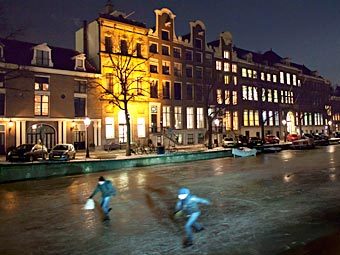 В Нидерландах впервые за 15 лет замерзли каналы