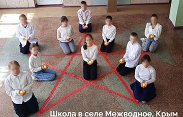 Московитских школьников заставляют становиться на колени