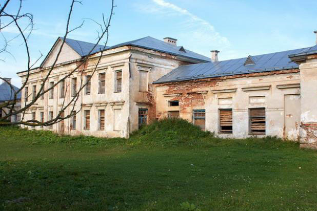 Бывший дворец Радзивиллов под Барановичами продали за 53 тысячи долларов