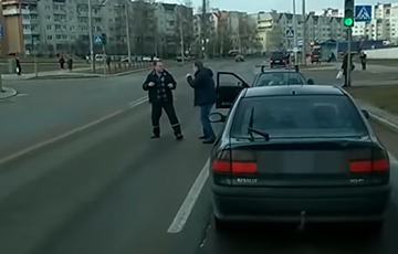 Видеофакт: В Гродно водители подрались прямо на дороге