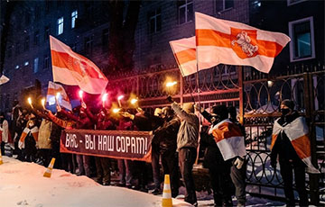 Белорусы Киева провели яркую акцию против Таракана