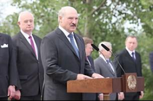Александр Лукашенко заложил капсулу на месте концлагеря Тростенец
