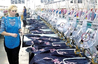 Положительное внешнеторговое сальдо предприятий "Беллегпрома" в январе-феврале возросло на 37,6%