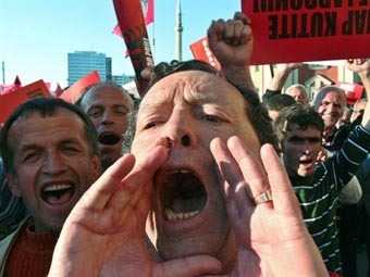 Албанские социалисты вывели на улицы 200 тысяч человек