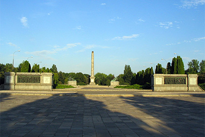 В Варшаве осквернили крупнейшее в Польше кладбище советских солдат