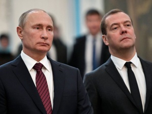 Правительство РФ подало в отставку, Путин для Медведева вводит новую должность