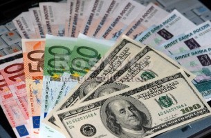 Курс доллара на допсессии – 8600 рублей, евро - 12100 рублей