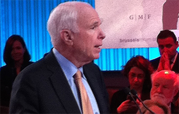 Сенатор Маккейн требует немедленного освобождения политзаключенных
