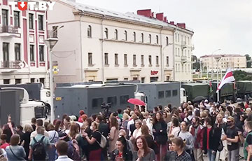 На митинге учителей в Минске скандируют «Трибунал!»