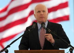 Сенатор Маккейн: Почему США до сих пор не далу Украине оружие?