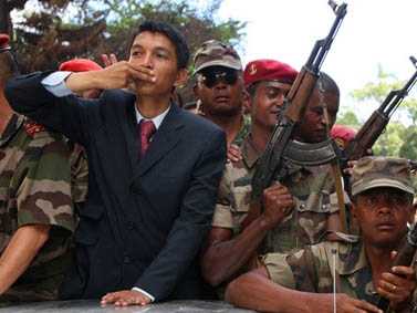 Лидер мадагаскарской оппозиции провозгласил себя президентом