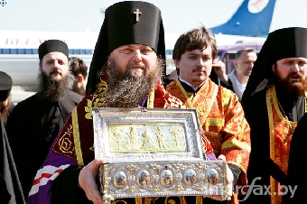 Около 200 тыс. жителей Беларуси поклонились великим христианским святыням из афонского монастыря