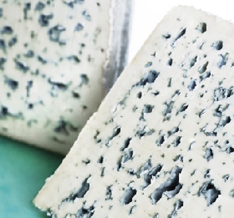 Белорусский сыр с голубой плесенью поступил в продажу