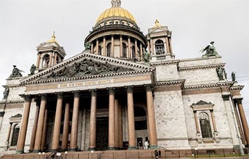Молния ударила в купол Исаакиевского собора в Петербурге: видеофакт