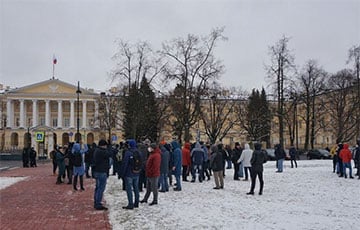 В Санкт-Петербурге работники «Метростроя» вышли на акцию протеста